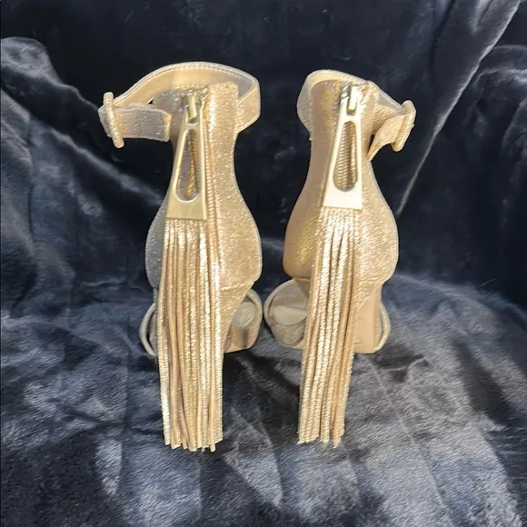 🔥🔥 BRIAN ATWOOD NWOT 🔥🔥 BRAND NEW Gold Stiletto With Tassel Detail