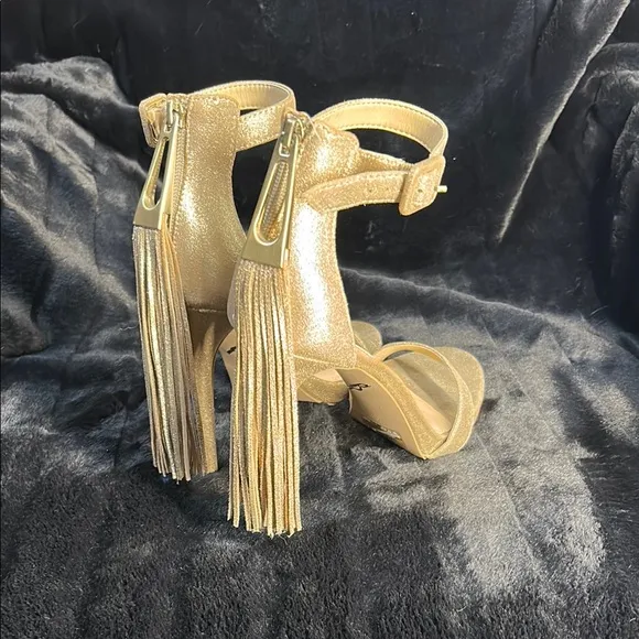 🔥🔥 BRIAN ATWOOD NWOT 🔥🔥 BRAND NEW Gold Stiletto With Tassel Detail