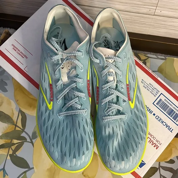 💥 Brooks ELMN8 Spikes, Track &amp; Field, Track Shoes, Cross Country | Womens 11.5