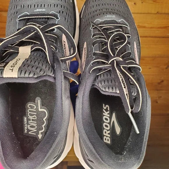 ❤️ BROOKS GHOST 13 Gray &amp; lavender light weight running tennis shoes Siz…