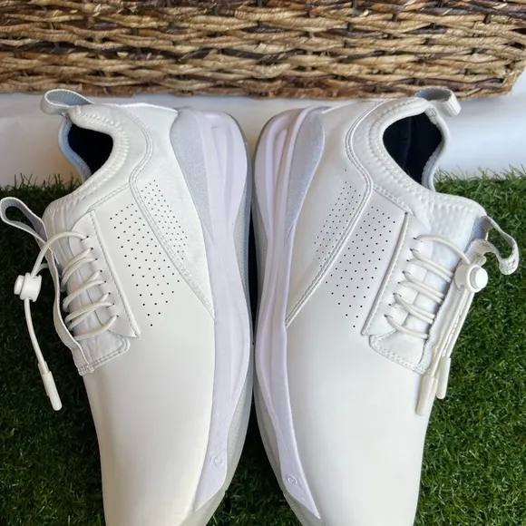 - - CLOVE NURSE SHOES new  Brilliant white size Women 8.5