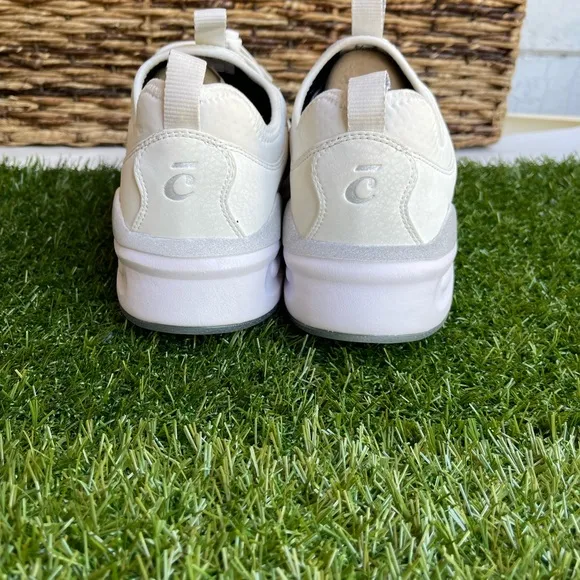 - - CLOVE NURSE SHOES new  Brilliant white size Women 8.5