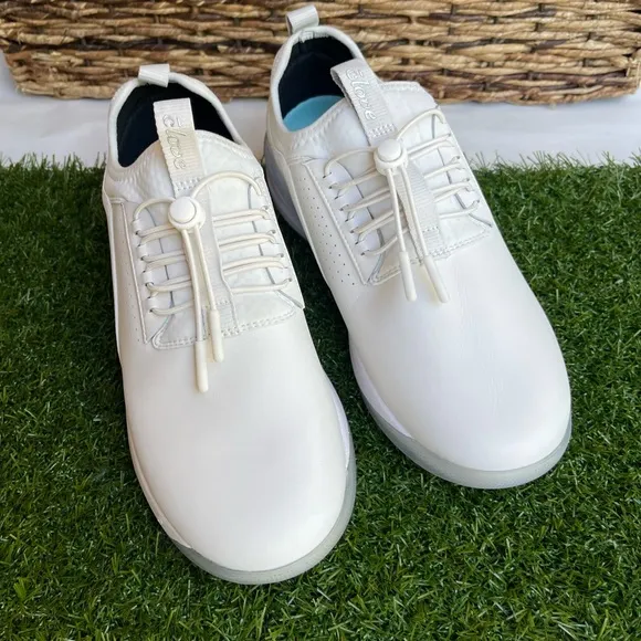 - - CLOVE NURSE SHOES new  Brilliant white size Women 8.5