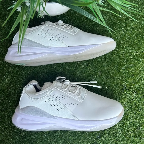 - - CLOVE NURSE SHOES new  Brilliant white size Women 8.5