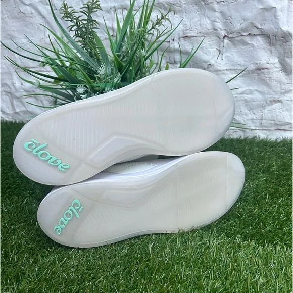 - - CLOVE NURSE SHOES new  Brilliant white size Women 8.5
