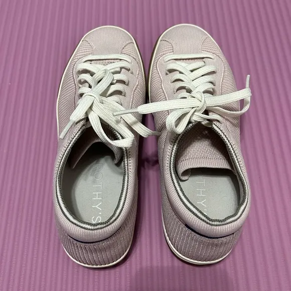 𝓡𝓸𝓽𝓱𝔂’𝓼 Lilac Lace ups 💜