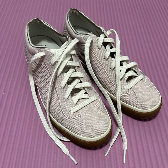 𝓡𝓸𝓽𝓱𝔂’𝓼 Lilac Lace ups 💜