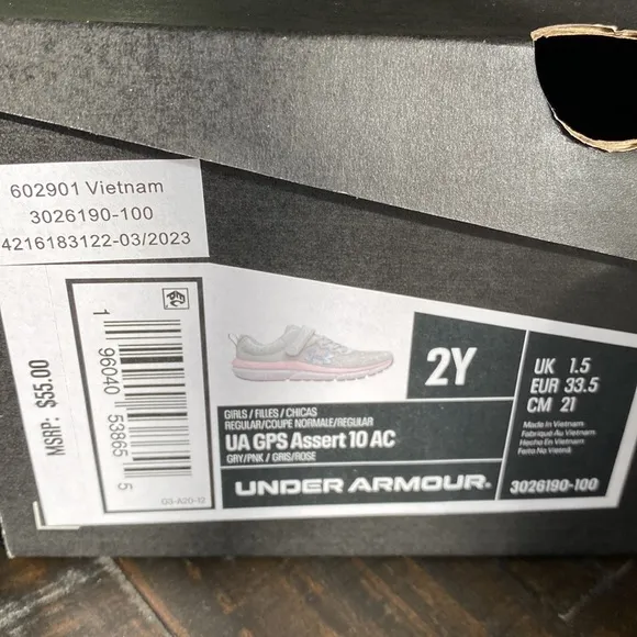 🦋 New! Girl’s Under Armour Sneakers Size 2Y