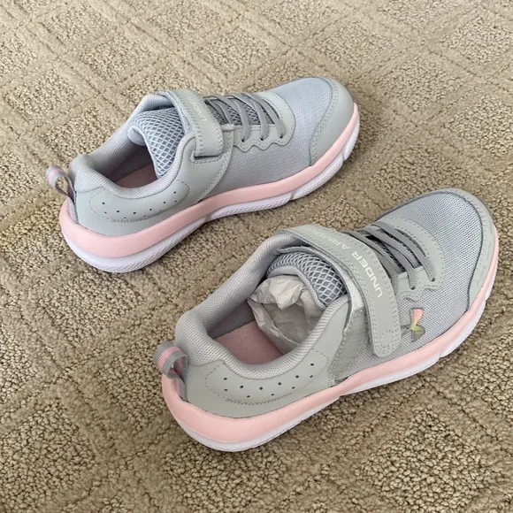 🦋 New! Girl’s Under Armour Sneakers Size 2Y