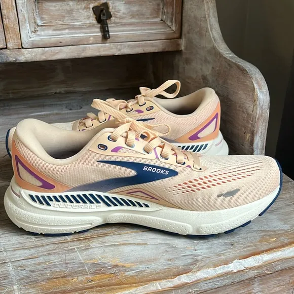 🤍 NWOT Brooks Adrenaline GTS 23 Size 8.5 Peach / Pink / Blue Running Shoes