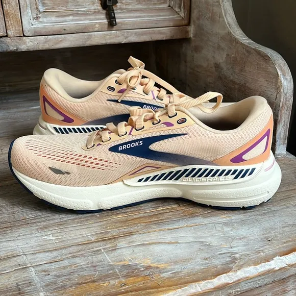 🤍 NWOT Brooks Adrenaline GTS 23 Size 8.5 Peach / Pink / Blue Running Shoes