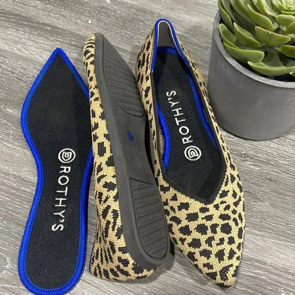 - - Rothys the point size 7 leopard print woman’s flat shoes