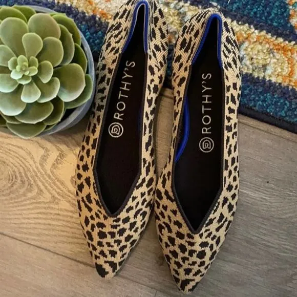 - - Rothys the point size 7 leopard print woman’s flat shoes