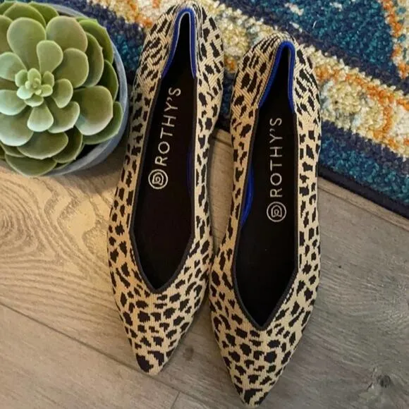 - - Rothys the point size 7 leopard print woman’s flat shoes