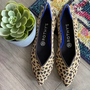 - - Rothys the point size 7 leopard print woman’s flat shoes