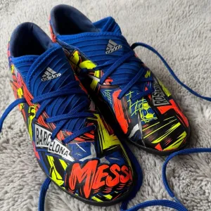 aAdidas Lionel Messi 19.2 Male Boy 5.5 Soccer Graphic Design Turf Soccer Cleats