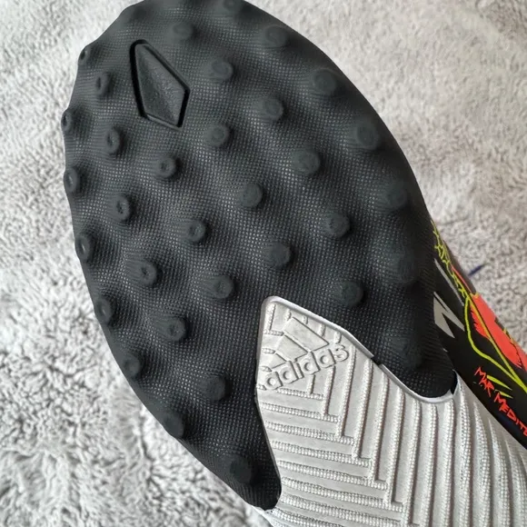 aAdidas Lionel Messi 19.2 Male Boy 5.5 Soccer Graphic Design Turf Soccer Cleats