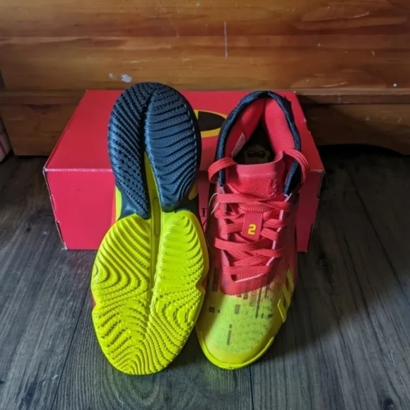 Adidas DON Issue 4 X Pixar The Incredibles Dash Kids 6.5Y Youth Red 122024