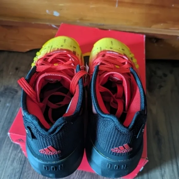 Adidas DON Issue 4 X Pixar The Incredibles Dash Kids 6.5Y Youth Red 122024