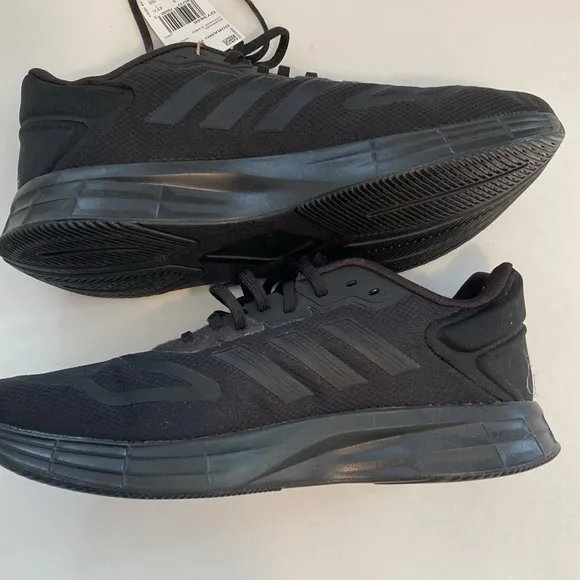 Adidas Duramo NWOT/ Mens running shoe 9 1/2 US