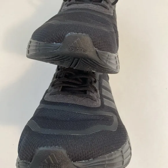 Adidas Duramo NWOT/ Mens running shoe 9 1/2 US