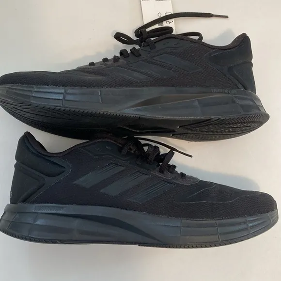 Adidas Duramo NWOT/ Mens running shoe 9 1/2 US