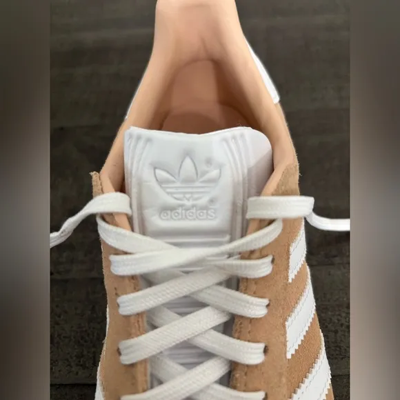 ADIDAS GAZELLE SHOES, HALO BLUSH, WMS SZ 6.5, EXCELLENT - LIKE NEW CONDITION