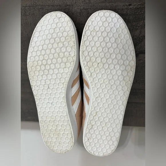 ADIDAS GAZELLE SHOES, HALO BLUSH, WMS SZ 6.5, EXCELLENT - LIKE NEW CONDITION