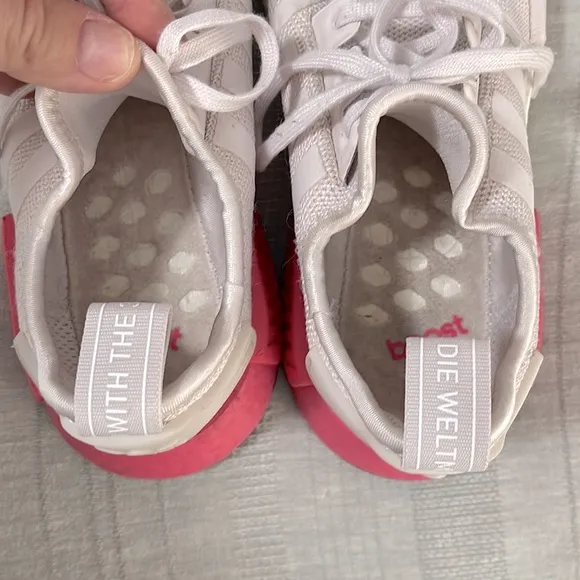 ADIDAS | Girls Adidas NMD R1 Shoes Off White and Hot Pink Size 5