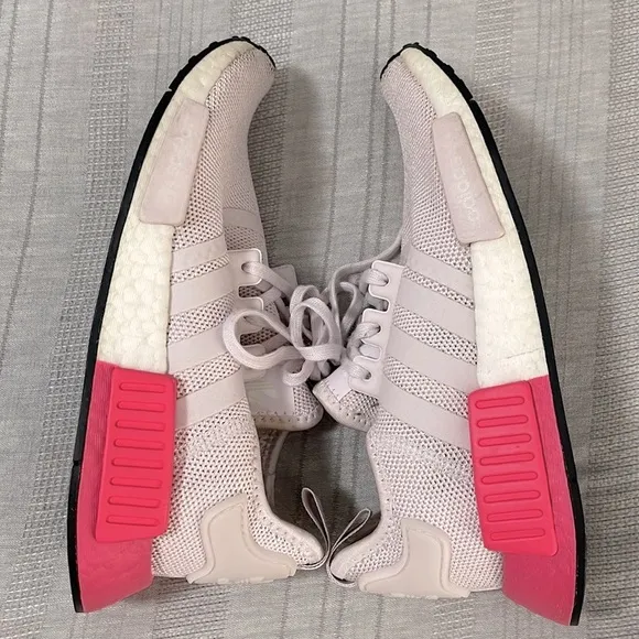 ADIDAS | Girls Adidas NMD R1 Shoes Off White and Hot Pink Size 5