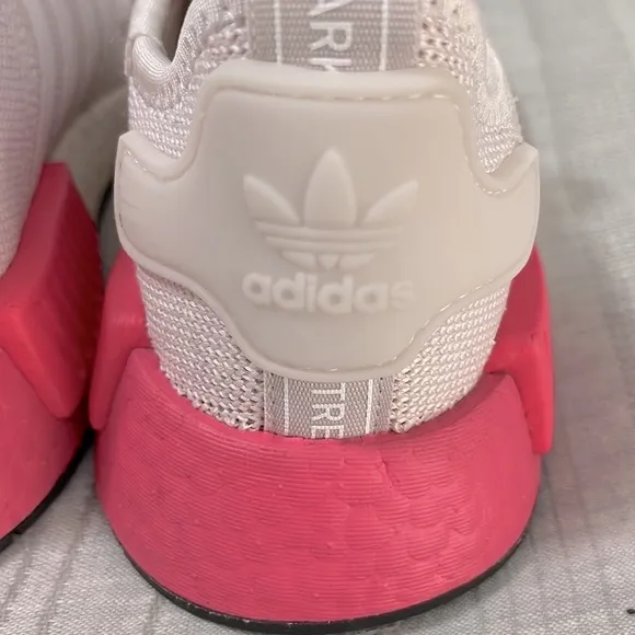ADIDAS | Girls Adidas NMD R1 Shoes Off White and Hot Pink Size 5