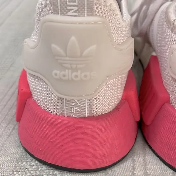 ADIDAS | Girls Adidas NMD R1 Shoes Off White and Hot Pink Size 5