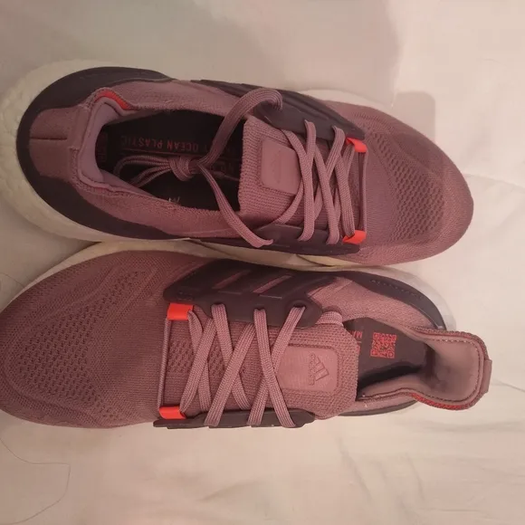 Adidas Junior Girls Ultraboost 22 - Size 5.5