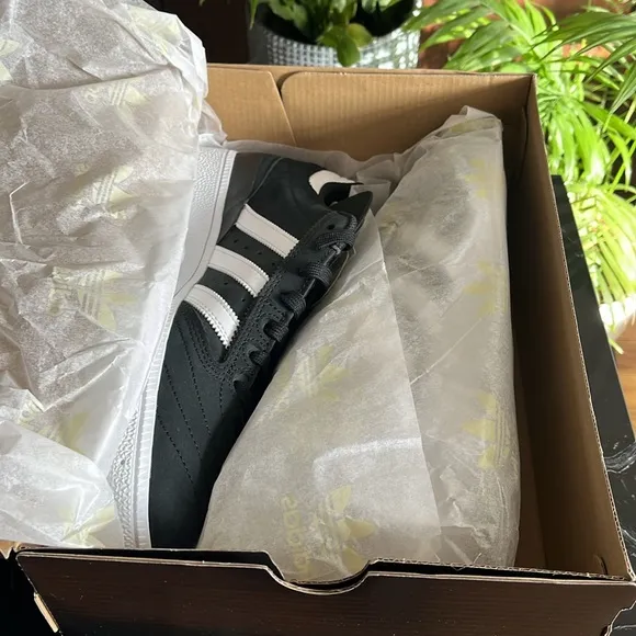 🖤🤍👟adidas Men's Busenitz Shoes-10 Core Black Cloud White and Gold Metallic-10