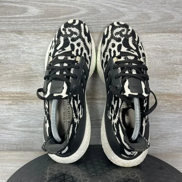 Adidas Men's UltraBoost 22 Zebra Athletic Sneakers Size 8.5