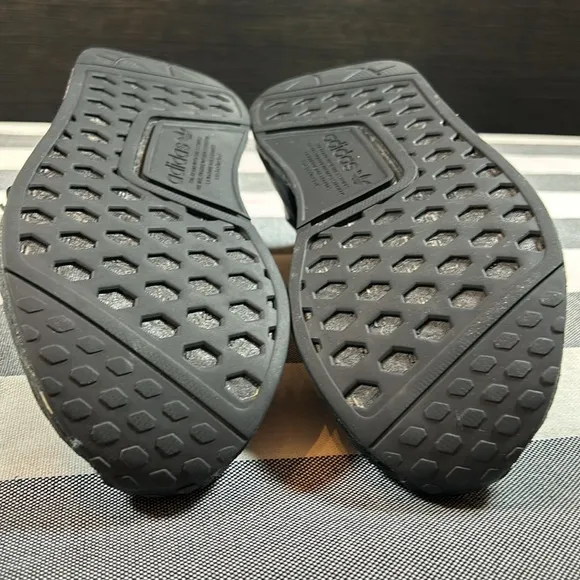 Adidas NMD R1 V2 SHOES Mens Athletic Shoes Sneakers Black White Size 8 1/2