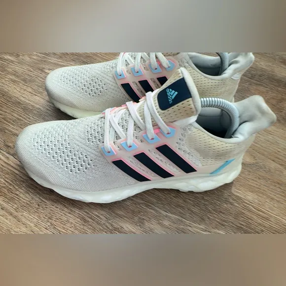 ADIDAS ORIGINAL WOMEN ULTRABOOST WEB DNA SIZE 9- GX2137