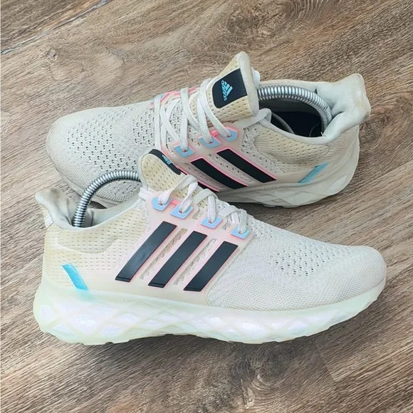 ADIDAS ORIGINAL WOMEN ULTRABOOST WEB DNA SIZE 9- GX2137