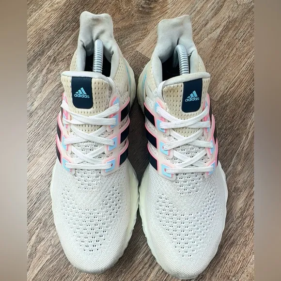 ADIDAS ORIGINAL WOMEN ULTRABOOST WEB DNA SIZE 9- GX2137