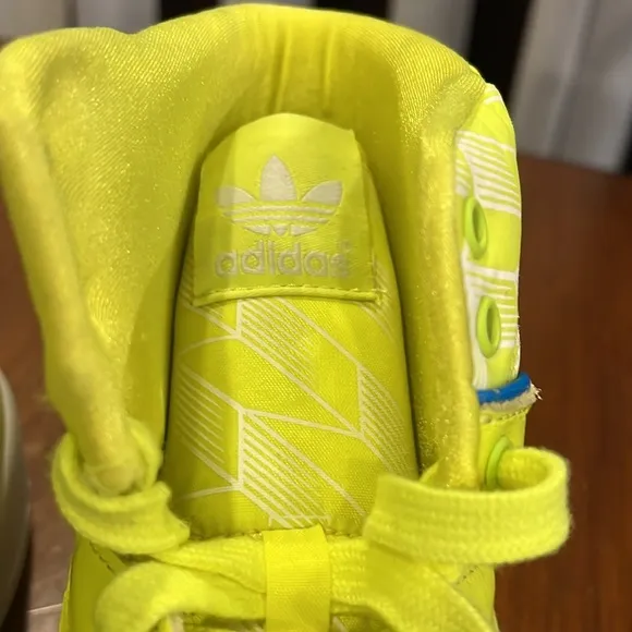 Adidas Rivalry Hi High shoes sneakers new D65195 Men’s Size 10 neon
