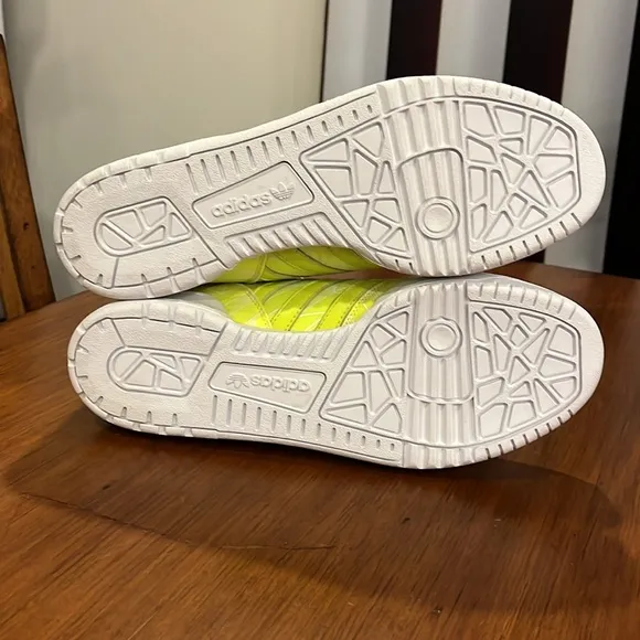 Adidas Rivalry Hi High shoes sneakers new D65195 Men’s Size 10 neon