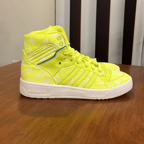Adidas Rivalry Hi High shoes sneakers new D65195 Men’s Size 10 neon