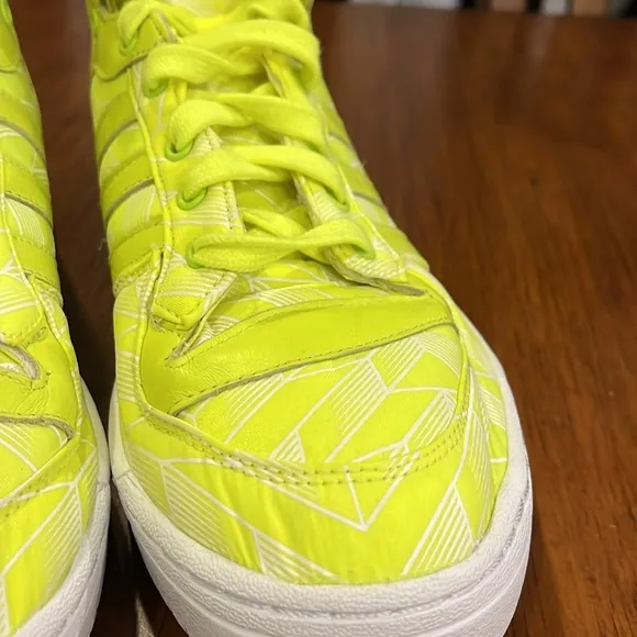 Adidas Rivalry Hi High shoes sneakers new D65195 Men’s Size 10 neon