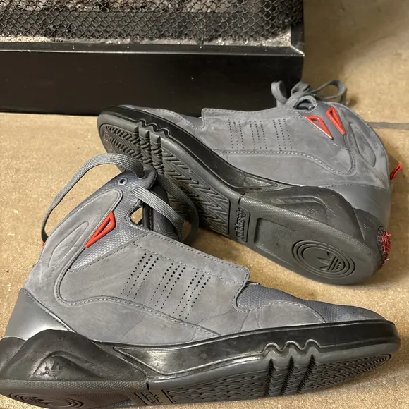 Adidas Roundhouse 2.0 Mid Top Gray G85941 Leather Sneakers Size 7 Men Rare!