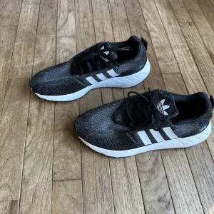 adidas Swift Run 22 Black Grey men's size 9 NEW