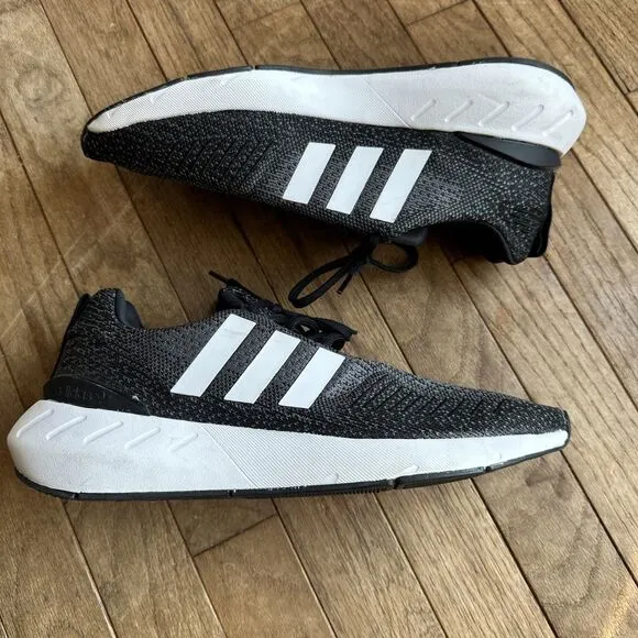 adidas Swift Run 22 Black Grey men's size 9 NEW
