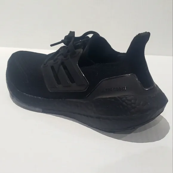 Adidas UltraBoost 21 Triple Black