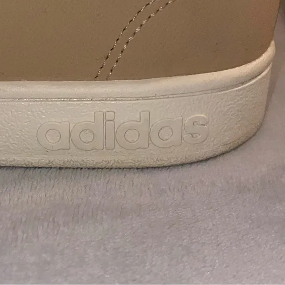 Adidas VS Advantage Women’s Beige Lace Up Tennis Shoes Sneakers ART F34441 Tan