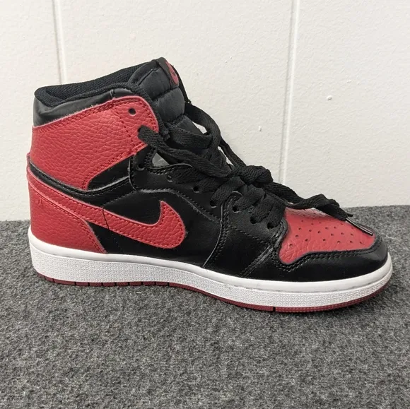 Air Jordan 1 Retro High OG Bred Red Black Size 5.5 Women