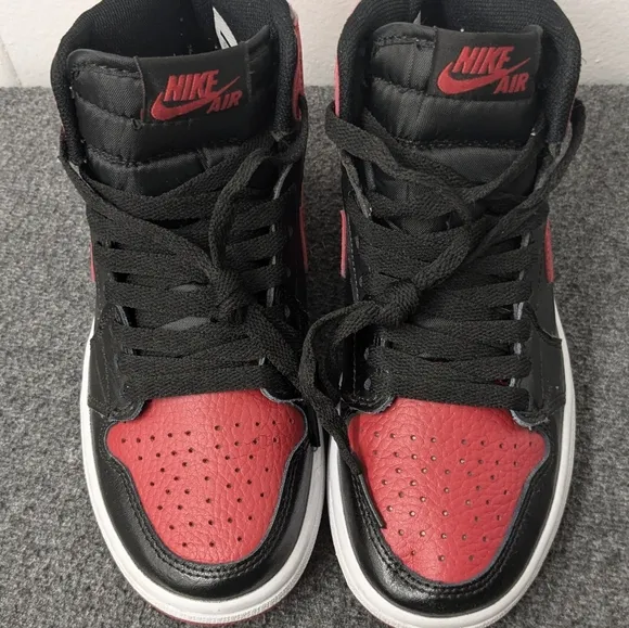 Air Jordan 1 Retro High OG Bred Red Black Size 5.5 Women